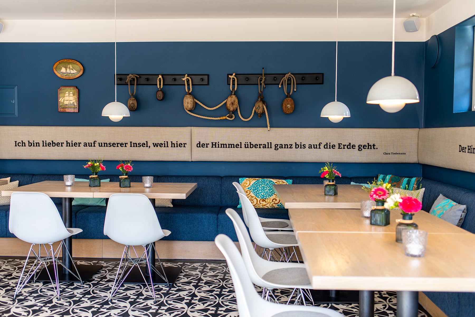 Kaamp Meren: Innenraum Totale