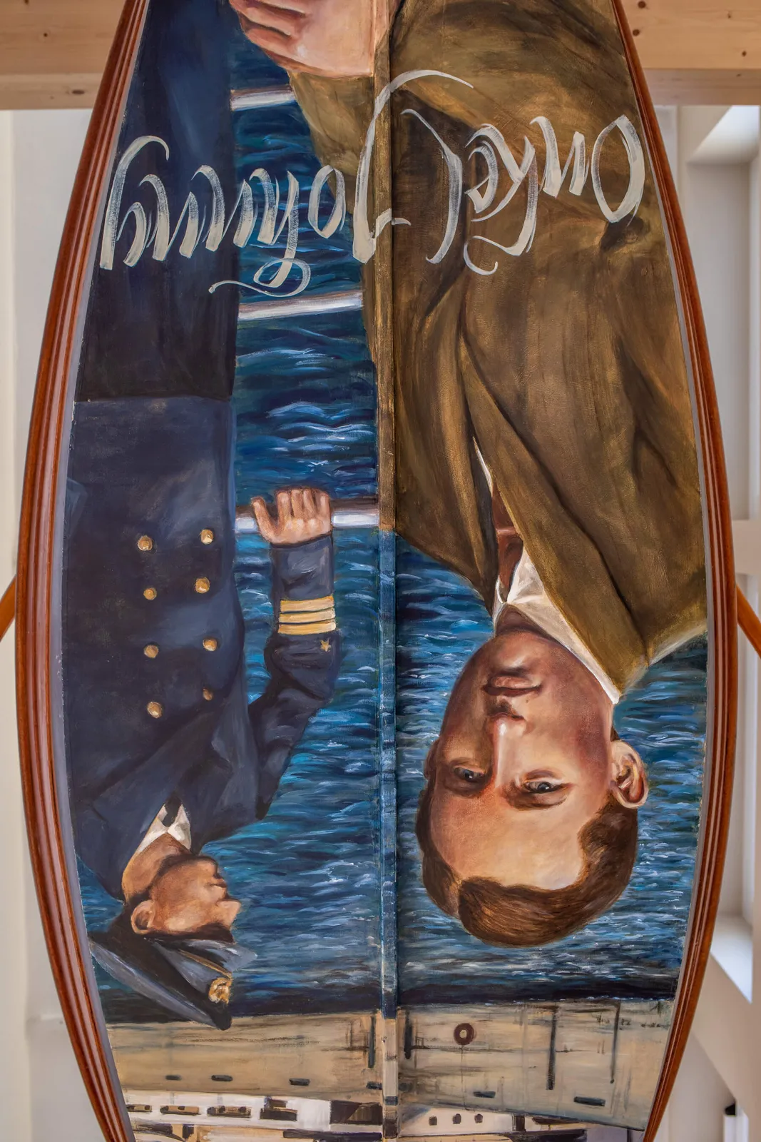 Handbemaltes Ruderboot im Onkel Johnny's