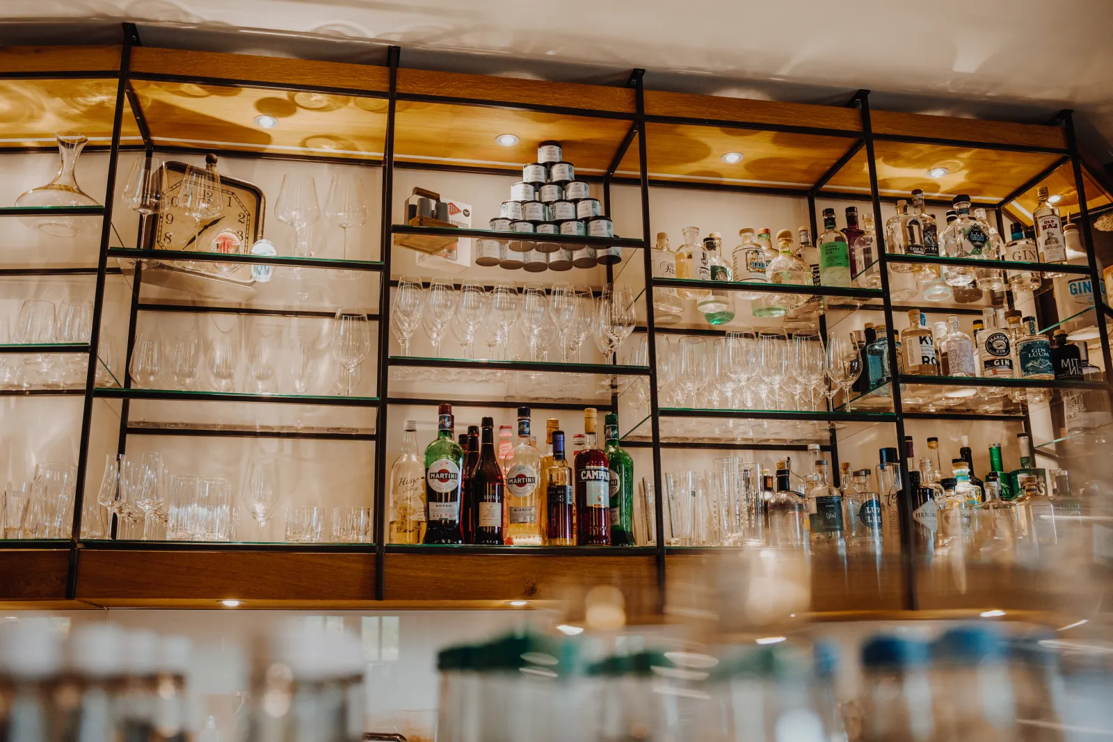 Restaurant & Weinbar Coast: Bar Totale Aufnahme