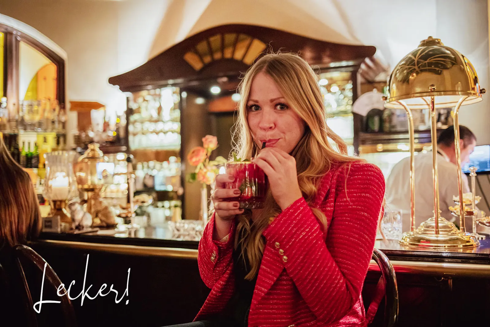 Finja mit Cocktail Süßes Fräulein Hotel Miramar