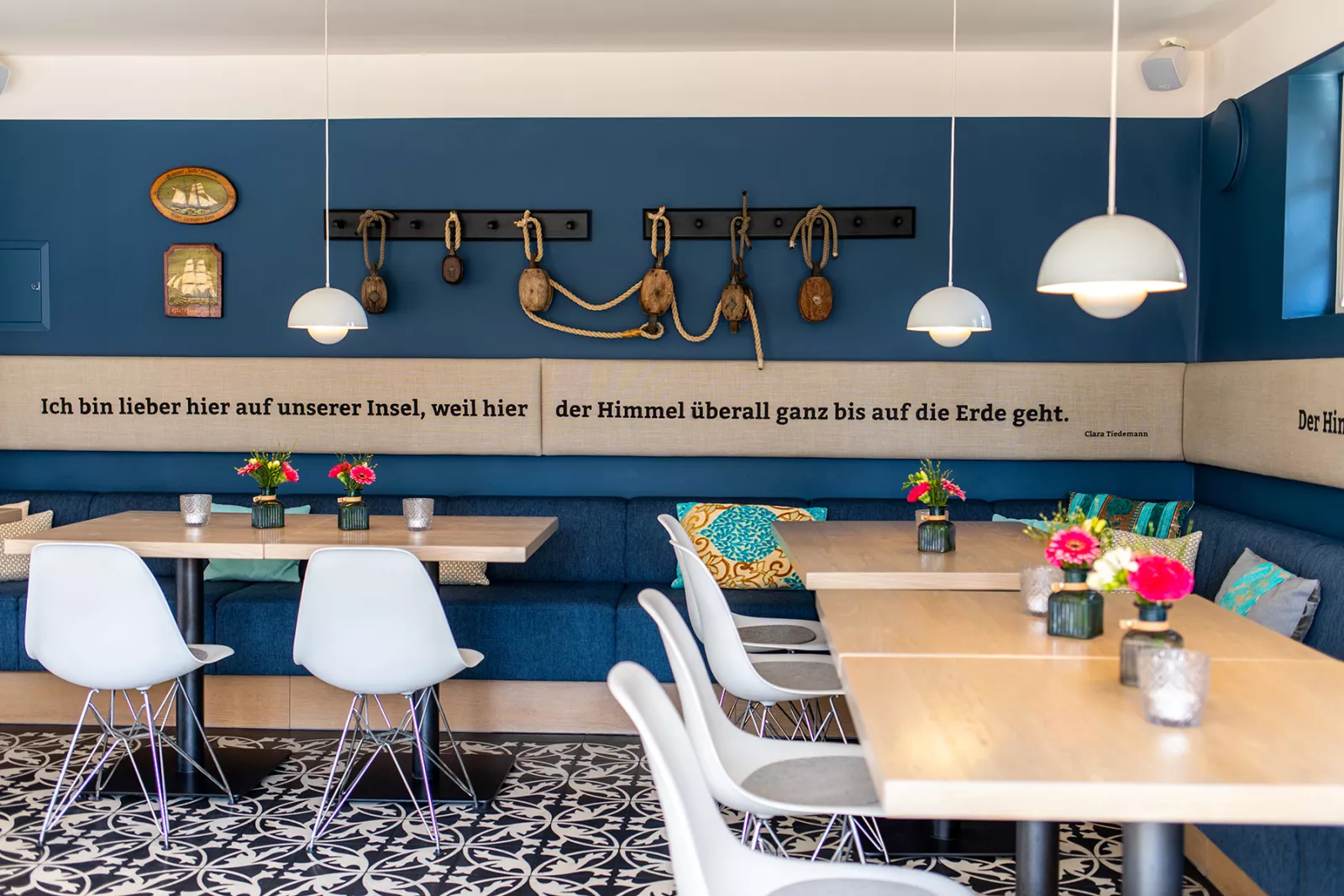 Kaamp Meren: Innenraum Totale