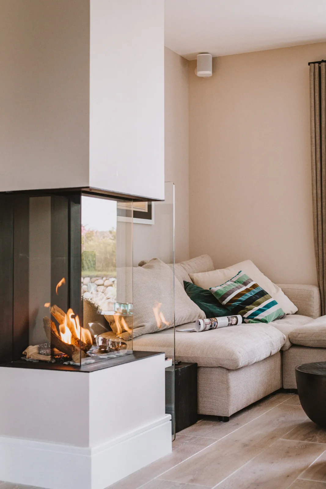 Ferienhaus Wenning35 in Wenningstedt: Wohnzimmer mit Kamin