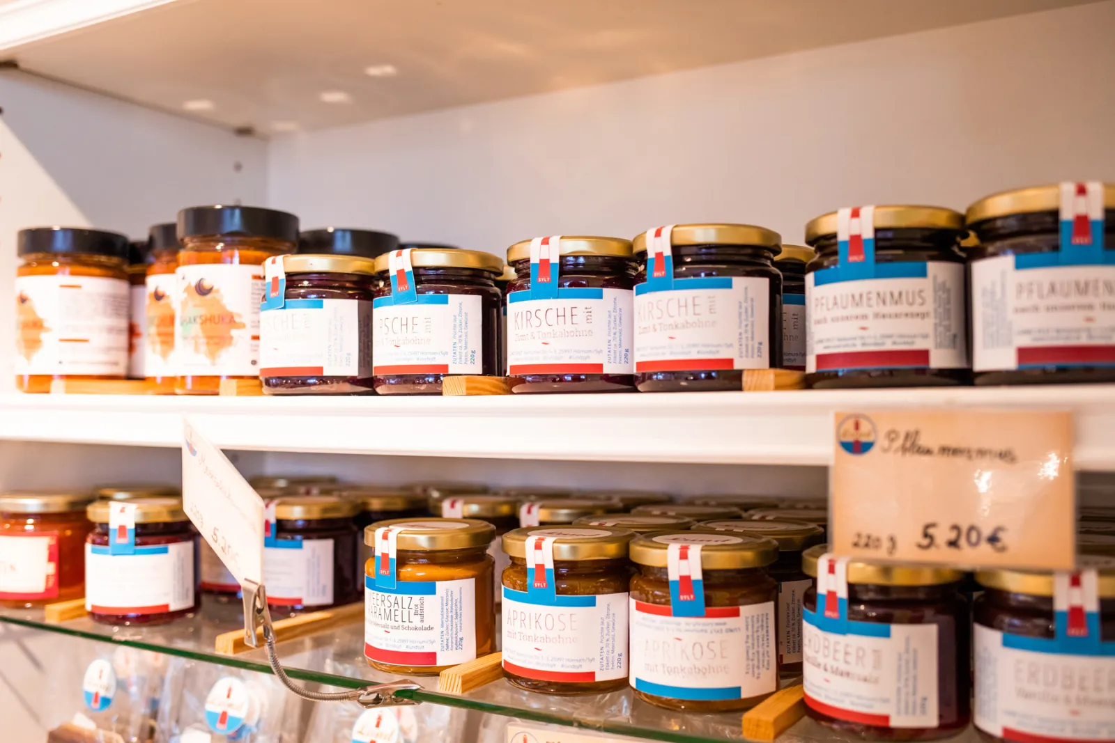 Marmeladen im Regal