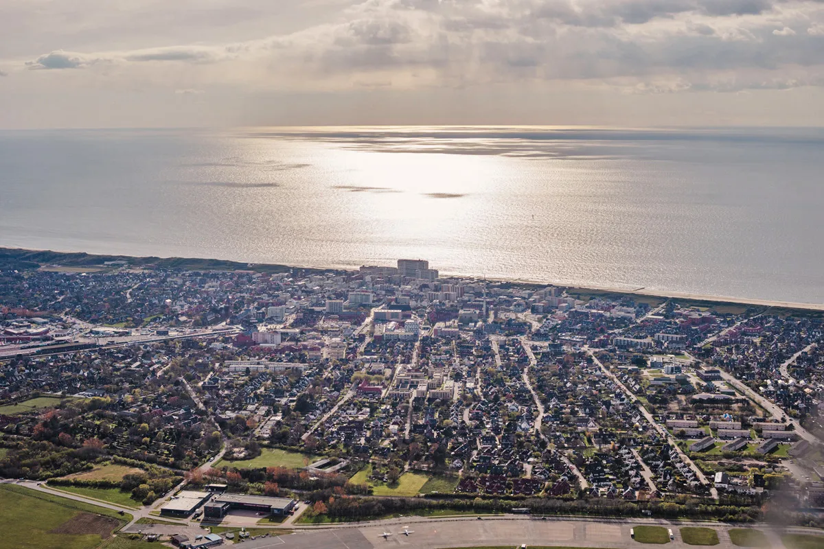 Rundflug über Sylt: Westerland von oben