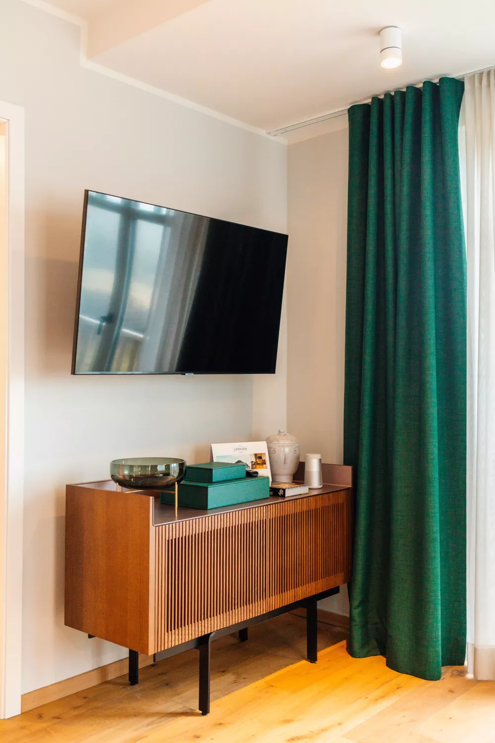 Das Lornsen Apartments Wohnbereich TV Das Lornsen Apartments Wohnbereich TV