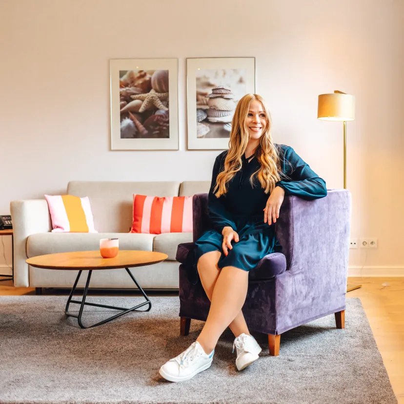 Hotel Rungholt in Kampen auf Sylt: Wohnzimmer in der Suite