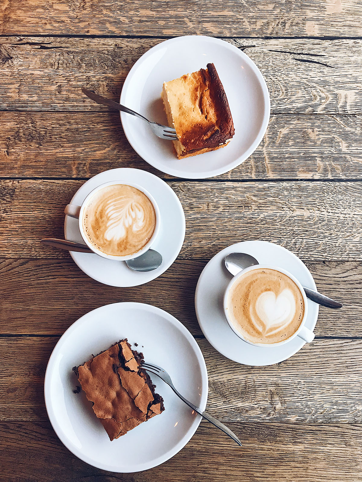 Entdecke die Kaffeerösterei Sylt in Rantum: frisch geröstete Kaffeespezialitäten und hausgemachte Kuchen