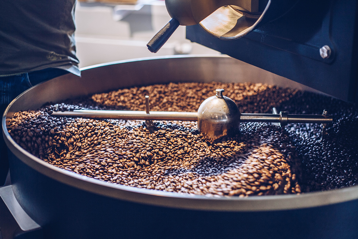 Entdecke die Kaffeerösterei Sylt in Rantum: frisch geröstete Kaffeespezialitäten und hausgemachte Kuchen