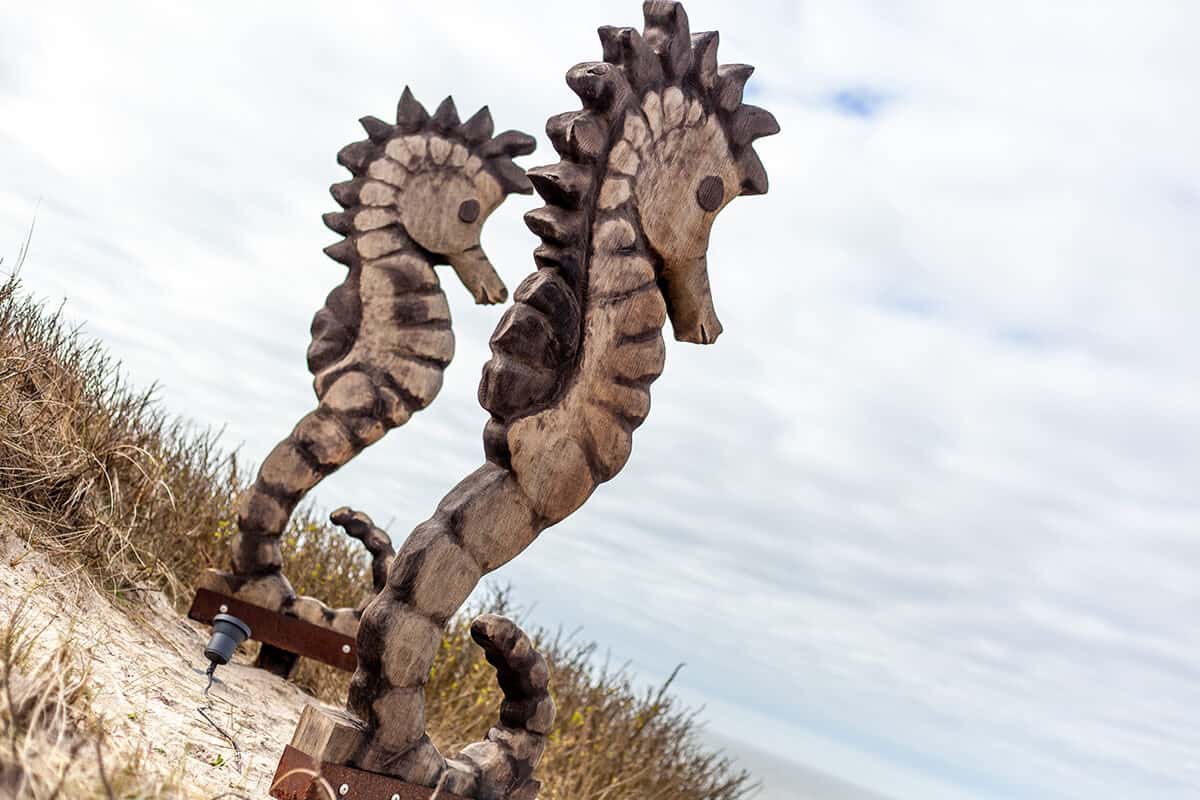 Strandrestaurant Samoa Seepferdchen Holzfiguren