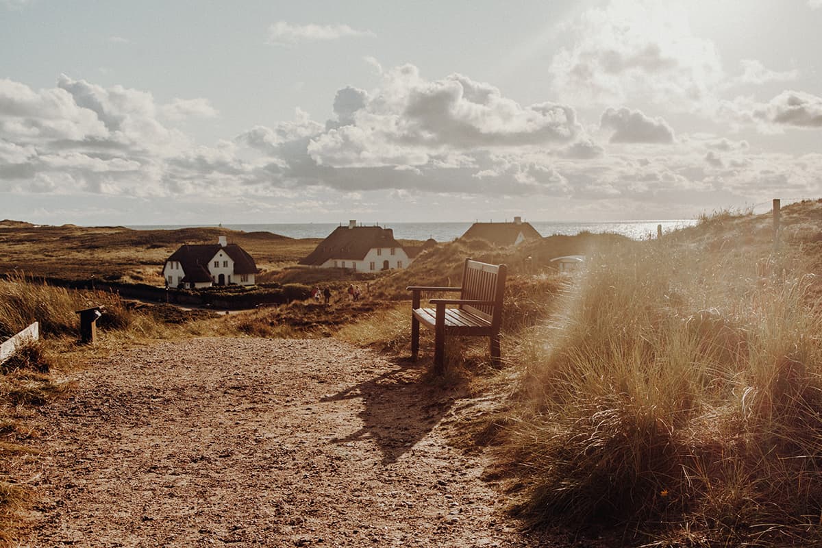 Kampen Sylt Weg zum Strand Bank Sonnenuntergang