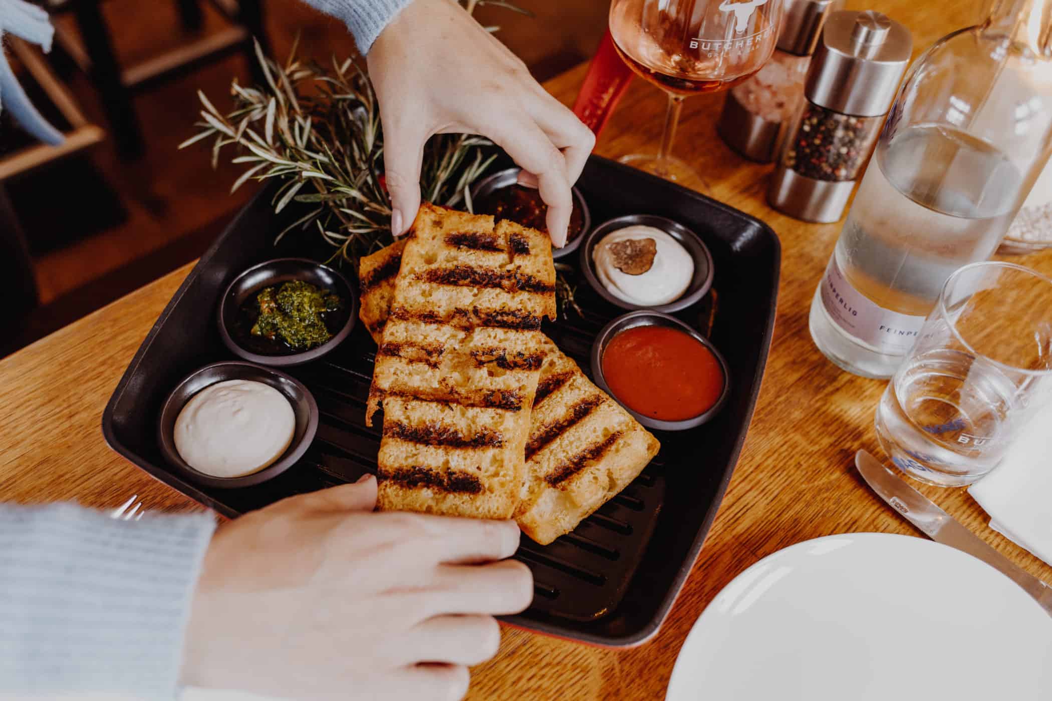 Butcherei Prime Grill: Perfektes Steak bei 800 Grad Celsius