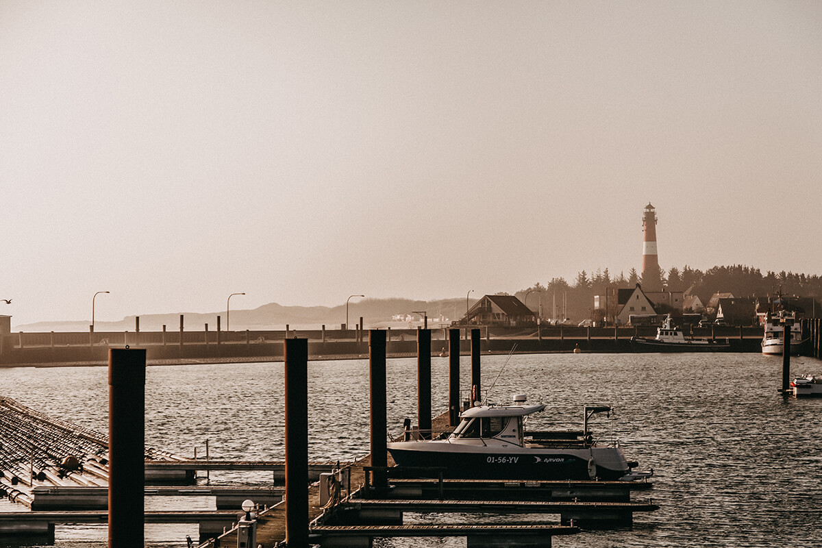 Hörnumer Hafen im Nebel