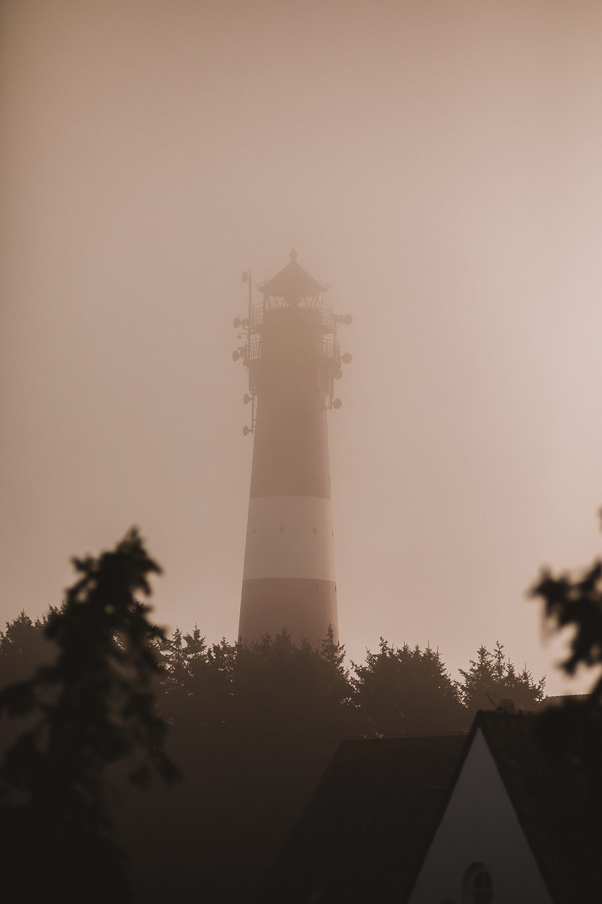 Sylt Leuchttürme: Hörnumer Leuchtturm im Nebel