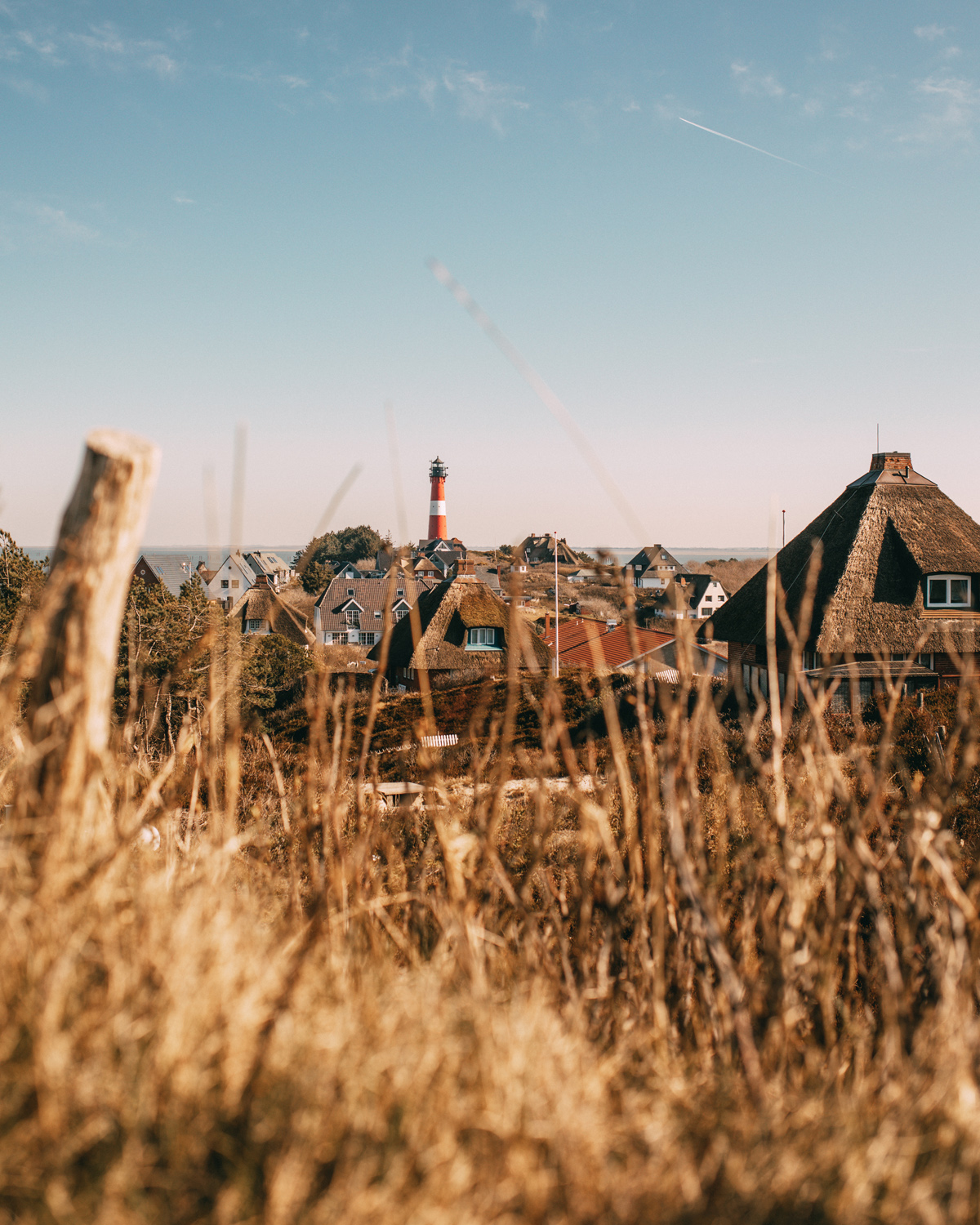 Der Hörnumer Leuchtturm von der Kersig-Siedlung aus fotografiert