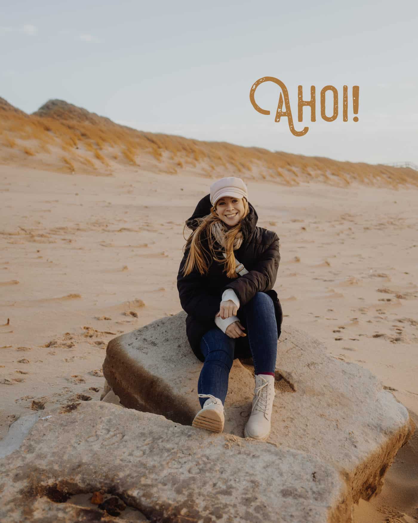 Finja Schulze auf Stein am Strand von Westerland