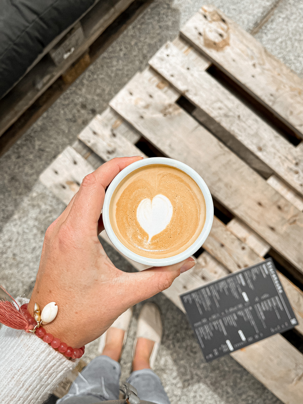 Kaffee trinken auf Sylt: Cappuccino an der Sturmhaube Kampen
