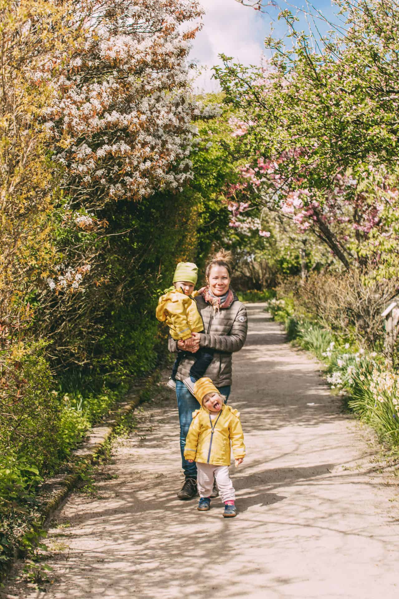 Kerrin mit ihren Zwillingen Eva und Oskar