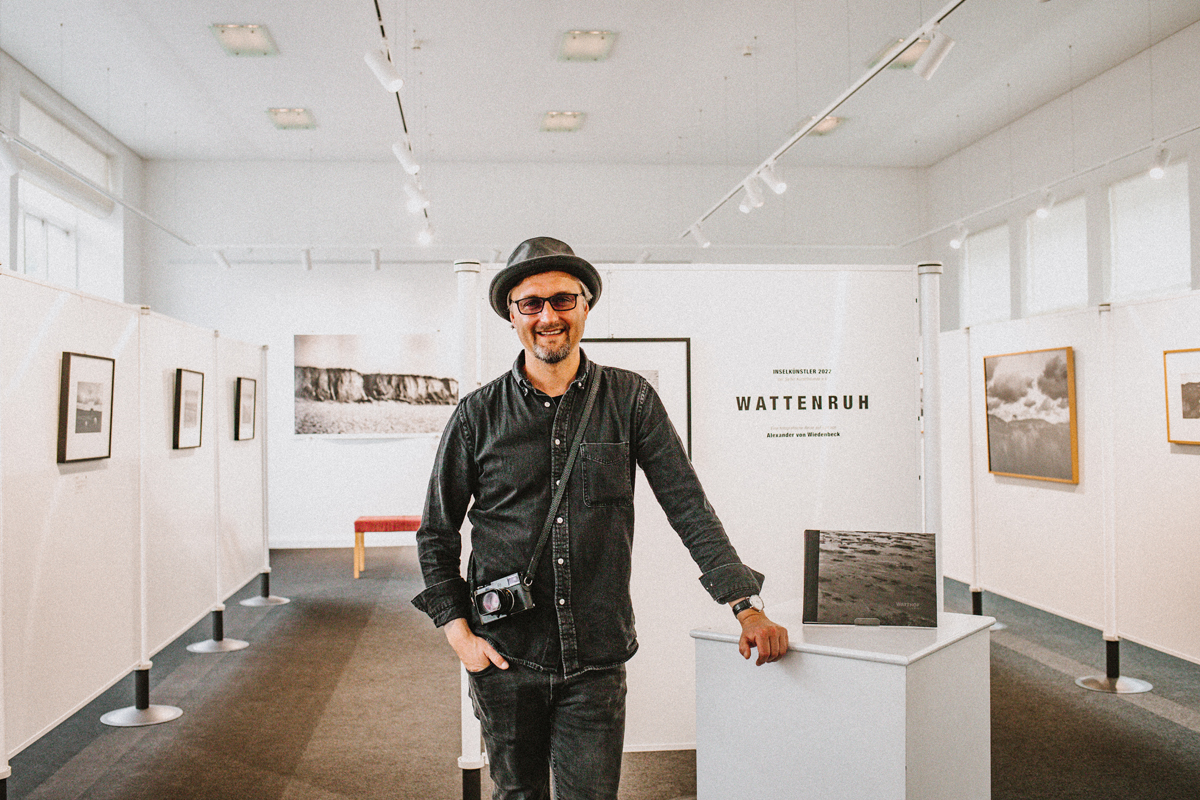 Sylt im Juli 2022: Ausstellung Wattenruh von Inselkünstler Alexander von Wiedenbeck Stadtgalerie Westerland