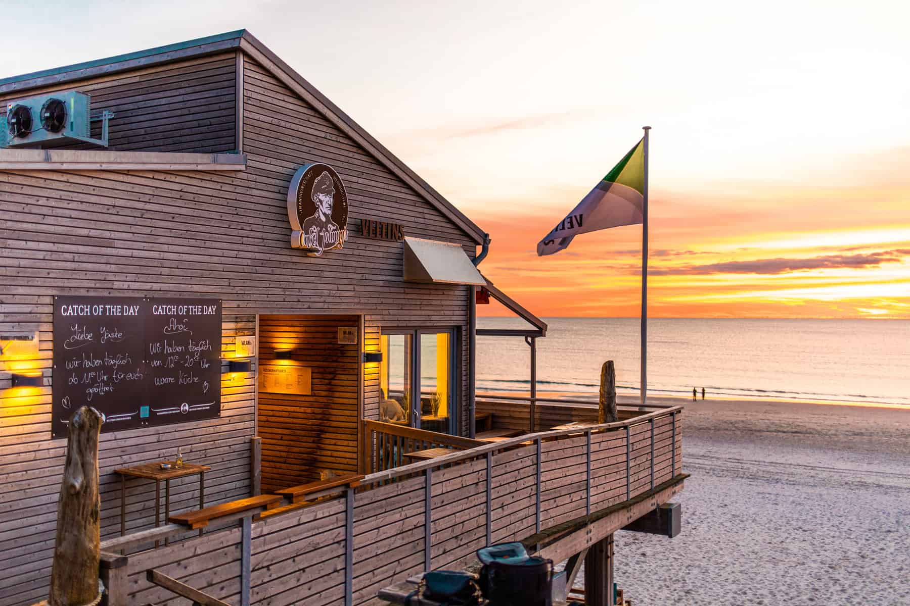 Onkel Johnny's Außenaufnahme im Sonnenuntergang