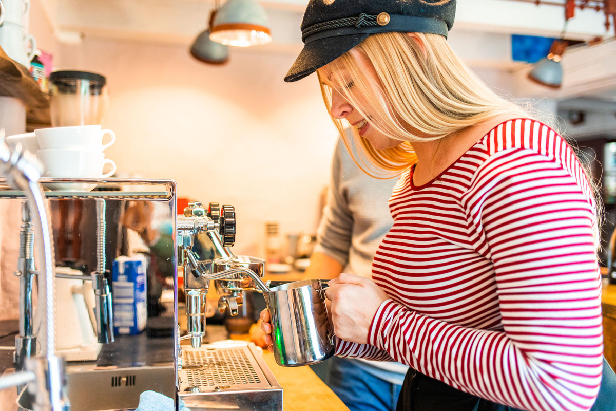 Kaffeewerkstatt Braderup: Sylt Fräulein beim Barista Workshop