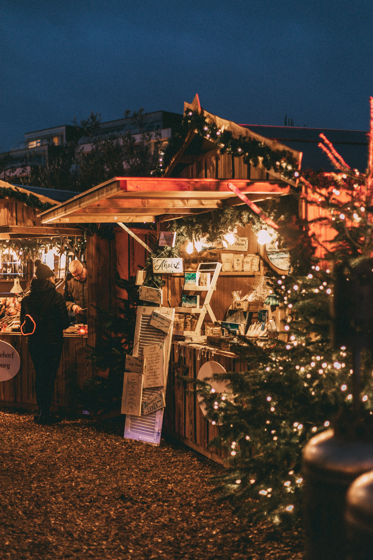 Wintertag in Westerland auf Sylt: Sylter Wintermarkt Meerwerk Adventshütte