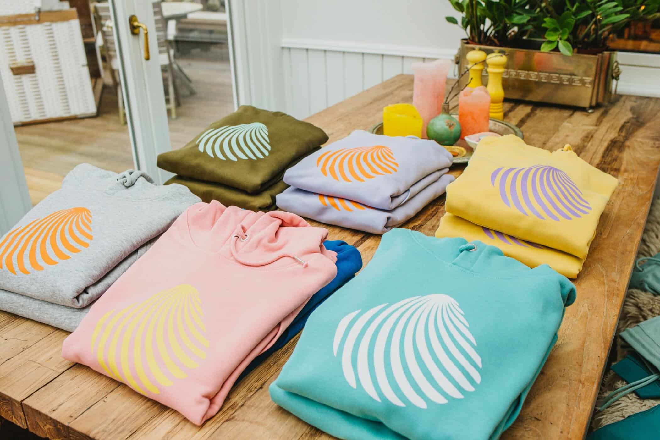 Pullover im Strandmuschel-Design in bunten Farben