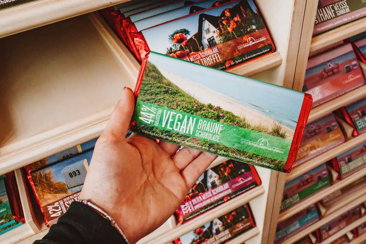 Vegan auf Sylt: Eine vegane Schokoladentafel in der Schokoladenmanufaktur in Tinnum 
