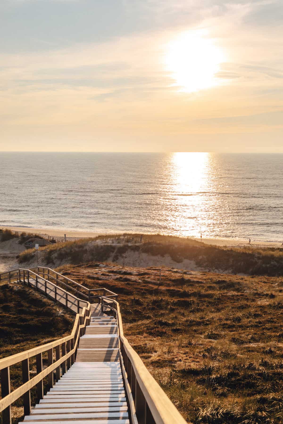 List auf Sylt: Holztreppe zum Weststrand