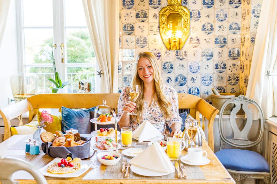 Hotel Fährhaus Sylt in Munkmarsch: Sylt Fräulein beim Frühstück