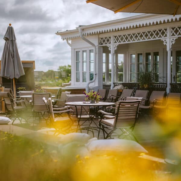 Hotel Fährhaus Sylt Munkmarsch Terrasse im Sommer