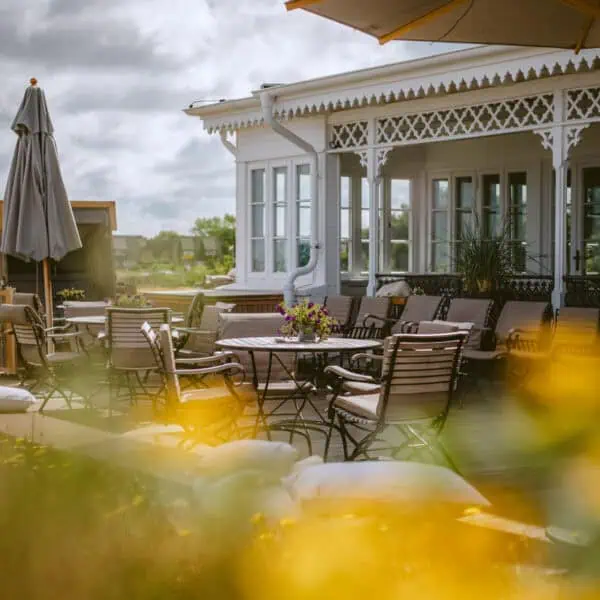Hotel Fährhaus Sylt Munkmarsch Terrasse im Sommer