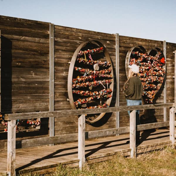 Valentinstag auf Sylt: Tipps für Date-Ideen Liebesschloss Love Wand