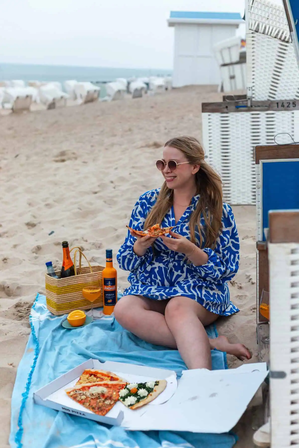 Sylt im Sommer mit Pizza am Strand